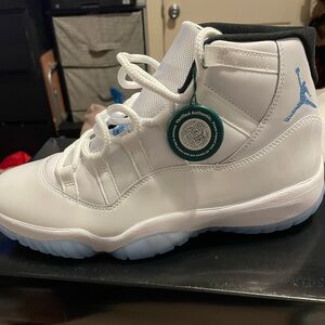 Jordan 11 Retro Legend Blue